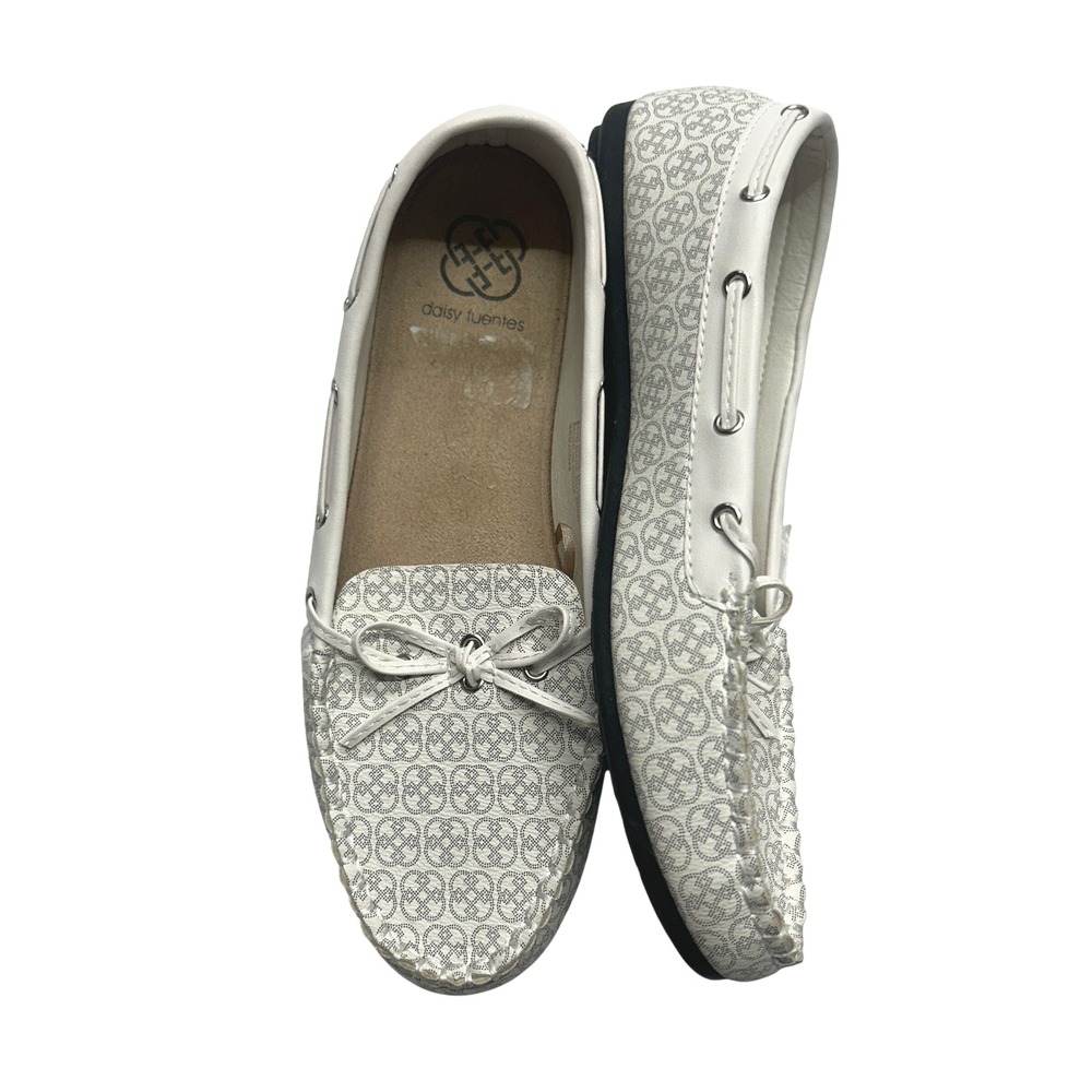 Daisy Fuentes White Monogram Moccasin Loafers Flats Women's 9M Preppy Minimalist
